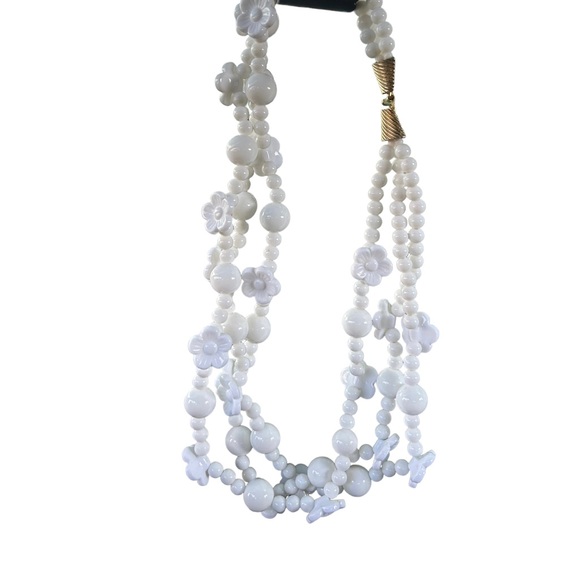 Genuinely Vintage 60s White Plastic Chocker Necklace - Picture 2 of 8